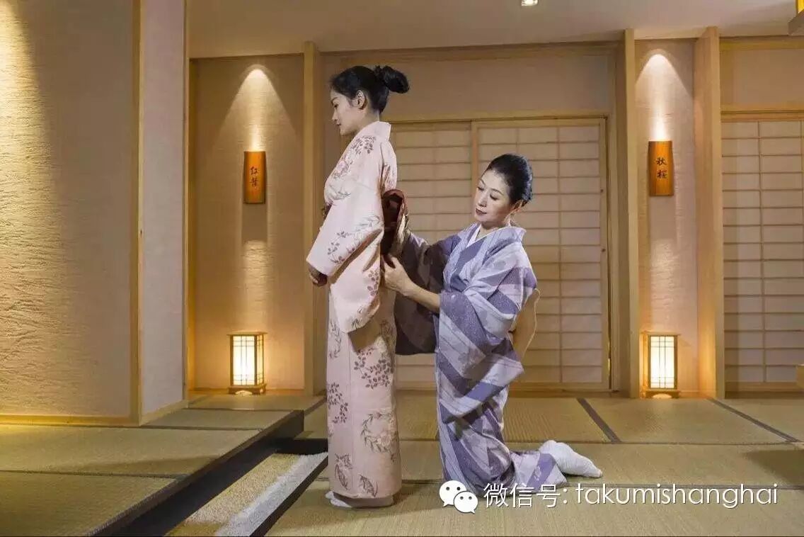 姿势  像常盘贵子一样穿和服