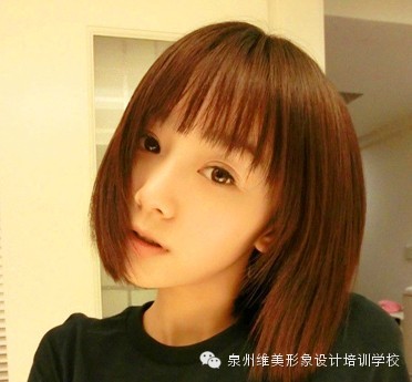 齐刘海学生头短发