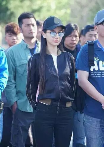 《孤芳不自赏》开机 baby钟汉良cp感十足