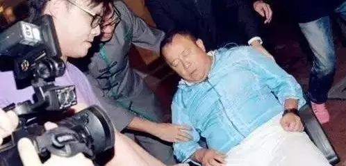 曾志伟倒下了!你是不是也会自以为是的说:“我身体好着...