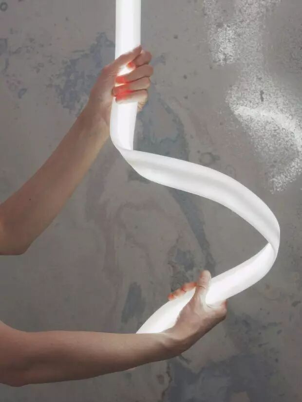 走马观灯｜这灯管可以随意折弯？活久见！