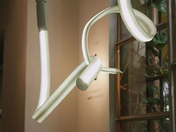 走马观灯｜这灯管可以随意折弯？活久见！