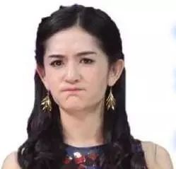 谢娜在机场无人搭理 只因粉丝们都围着另一个人