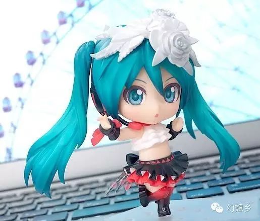 初音未来最新粘土 娇艳花朵映衬出女神魅力