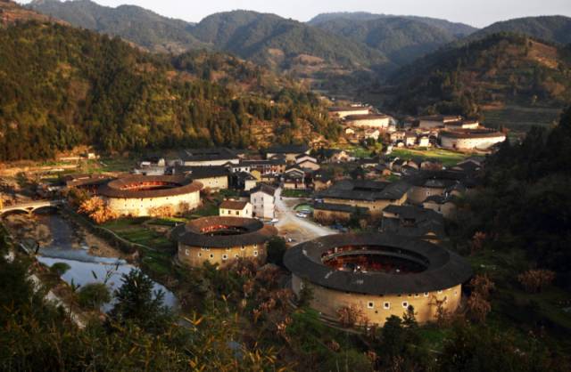 现实中的福建土楼，是不是和《大鱼海棠》一样美？