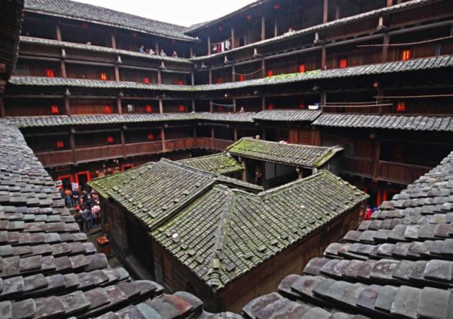 现实中的福建土楼，是不是和《大鱼海棠》一样美？