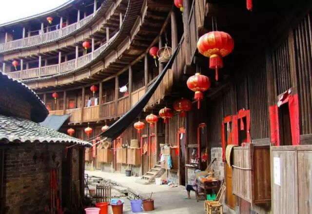 现实中的福建土楼，是不是和《大鱼海棠》一样美？