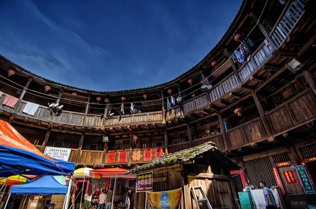 现实中的福建土楼，是不是和《大鱼海棠》一样美？