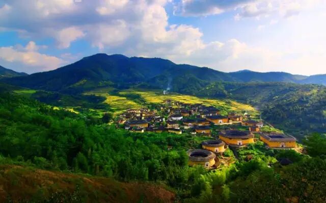 现实中的福建土楼，是不是和《大鱼海棠》一样美？