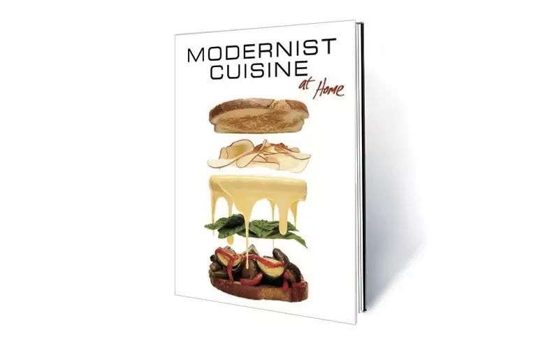 这本《modernist cuisine》里有厨房的历史,厨房里超酷的设备,大量的