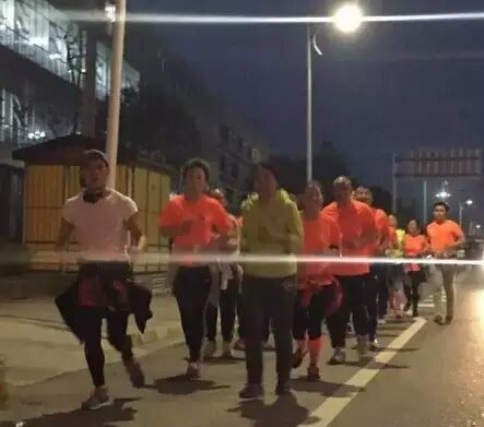 王思聪老爸仗义出手,三台跑团整装待发!