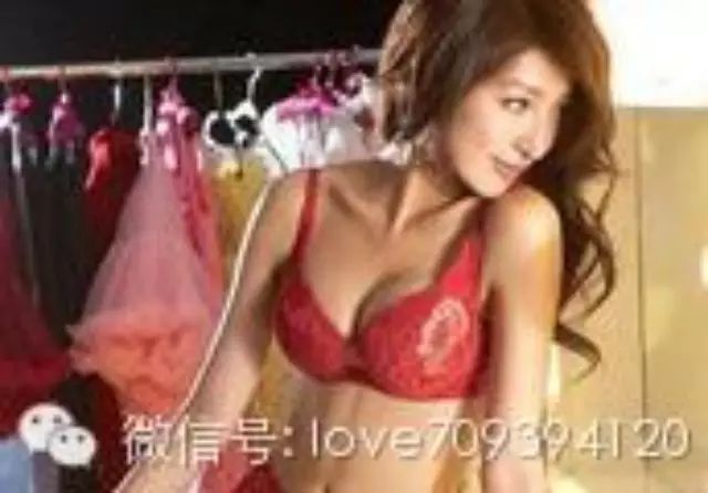 演员杨谨华火辣大胸美照,比基尼性感写真,曾与刘德华合...