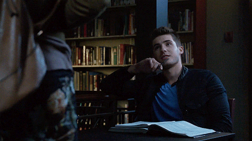 丁丁总是在想硬的时候硬不起来,不想硬的时候却duang起来了.