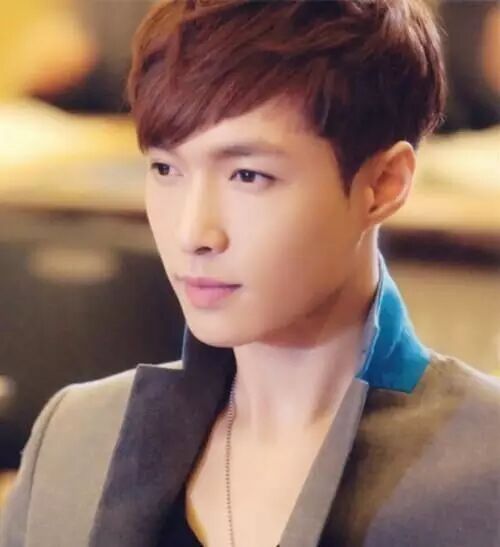 人气男神鹿晗、钟汉良、李易峰等17名,谁是最佳男主角