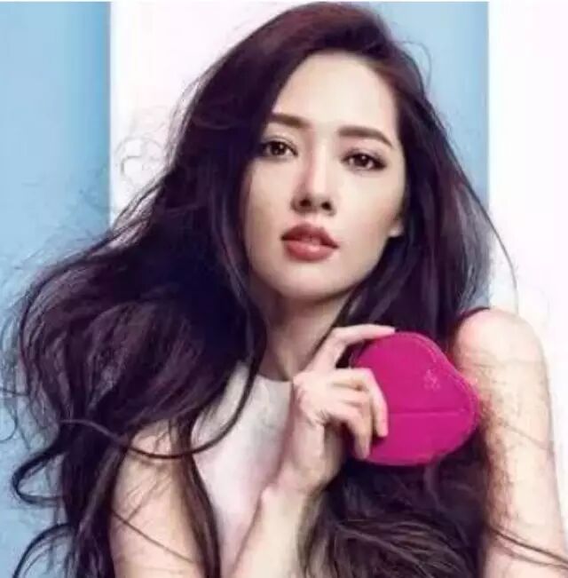 “国民老公”郭碧婷 长发百变才够味