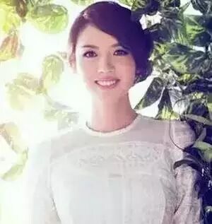 章子怡、范冰冰站在她身边都黯然失色,她究竟是谁?