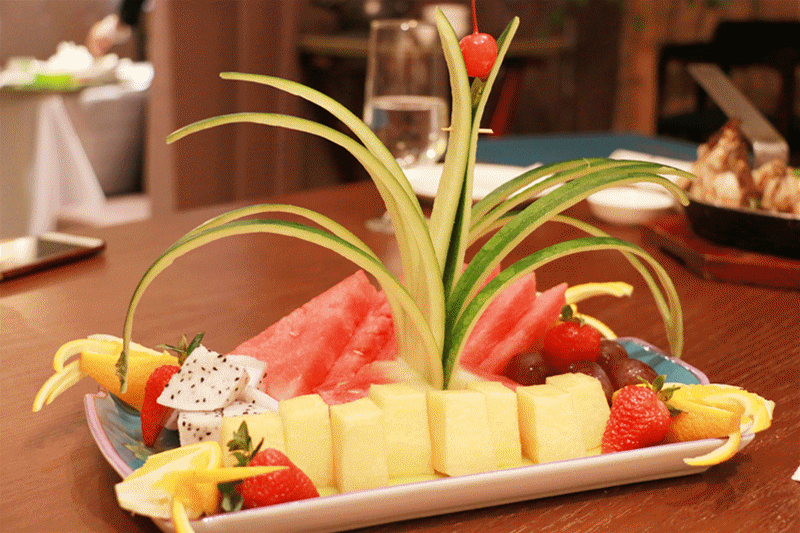 最后的最后,餐厅贴心的送上了一份水果拼盘,为今天的美食之旅画下
