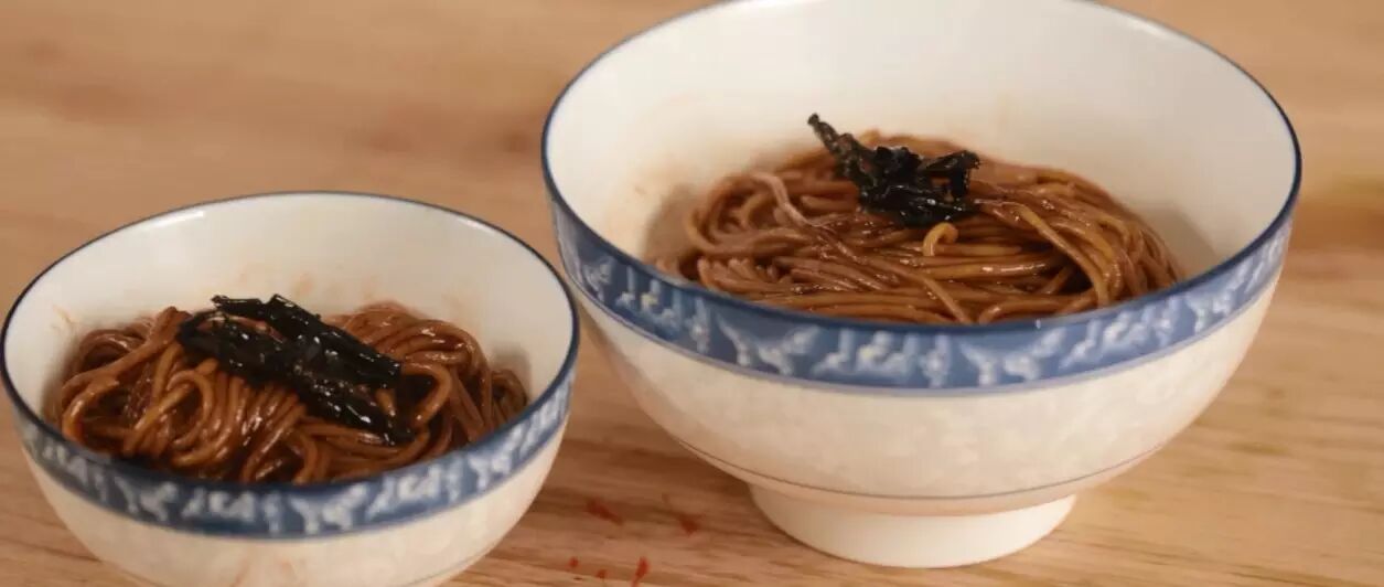 黄磊做给女儿的招牌葱油拌面