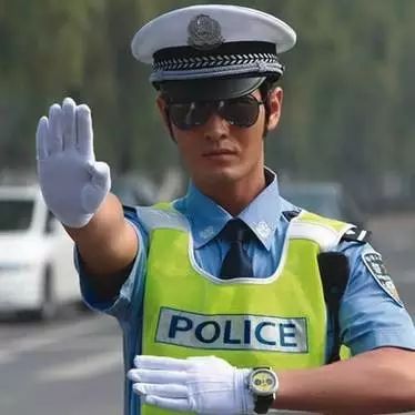 黄晓明接诈骗短信,他的回复也是绝了!