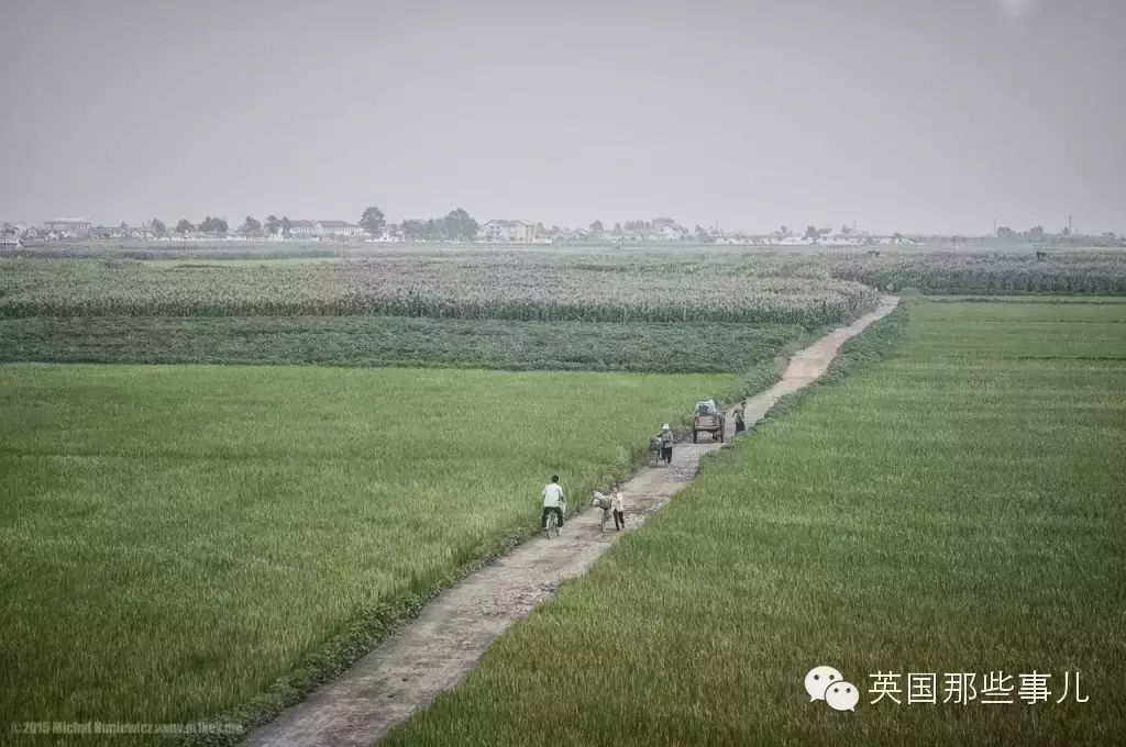 他在朝鲜冒死拍出这套游记 给世界打开了新大门