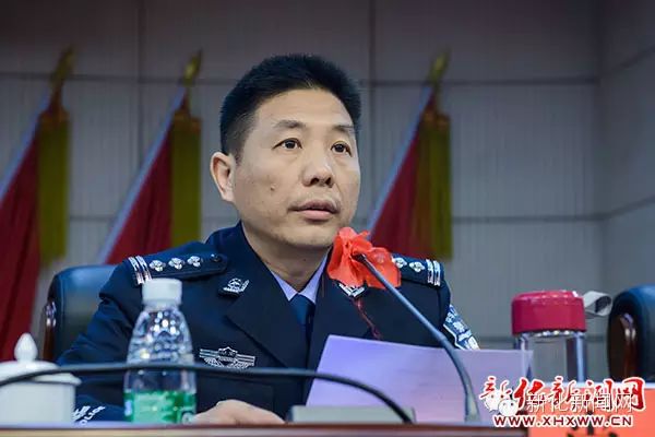 新化县公安局党委副书记,常务副局长陈鹰宣读了《关于表彰2015年度