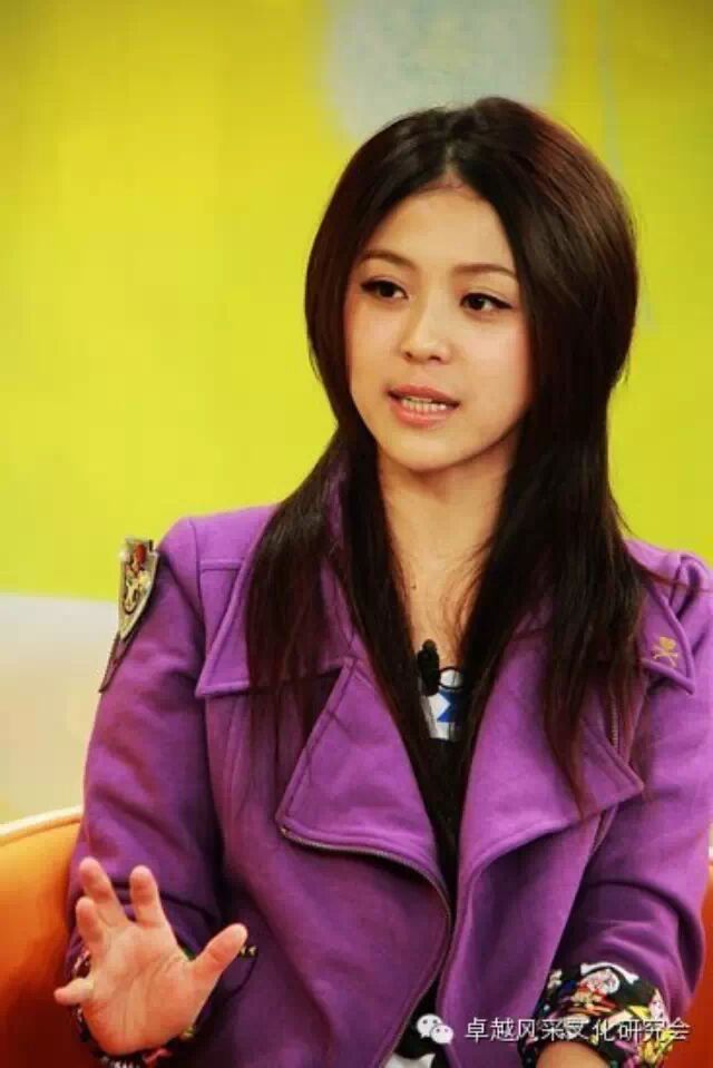 台湾女歌手卓文萱兑现承诺大跳广场舞