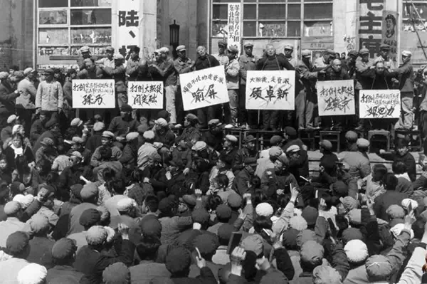 典藏:文革中那些批斗揪斗的场景(组图)