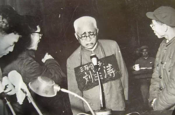 典藏:文革中那些批斗揪斗的场景(组图)