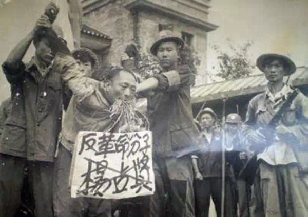 典藏:文革中那些批斗揪斗的场景(组图)