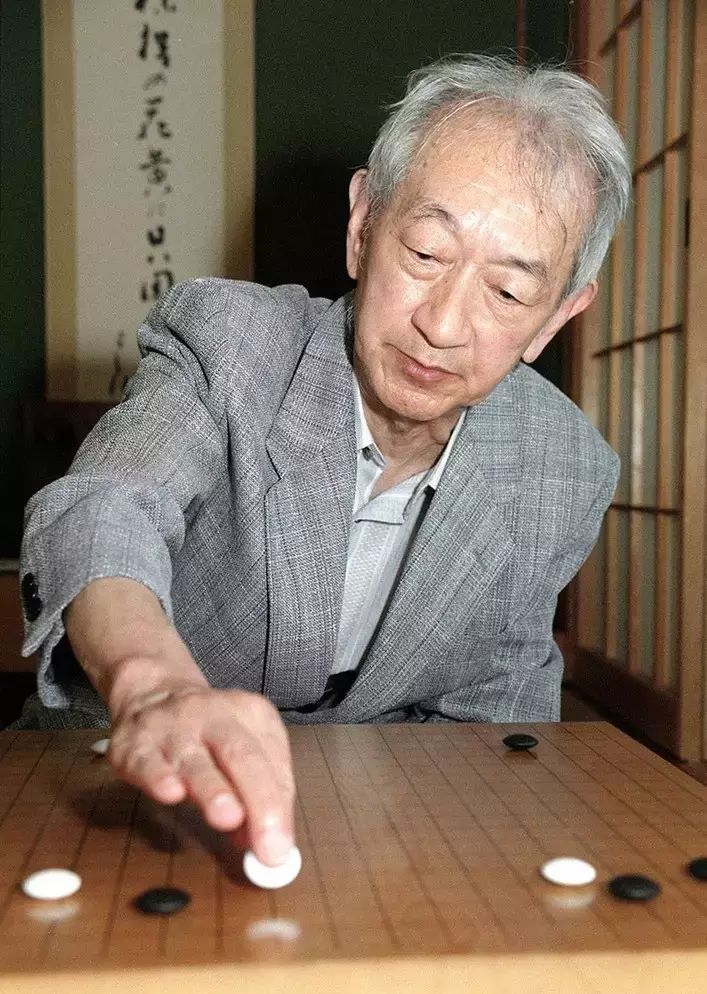 游走在人神之间的百年传棋吴清源