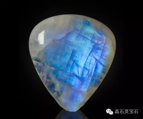 揭秘阿肯宝石的神秘面纱