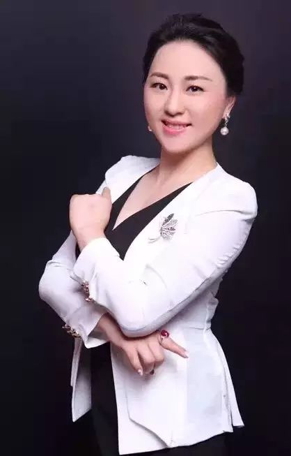 广州赛区执行主席:袁惠娴女士 中国(香港)国际礼仪研究院广州分院 副