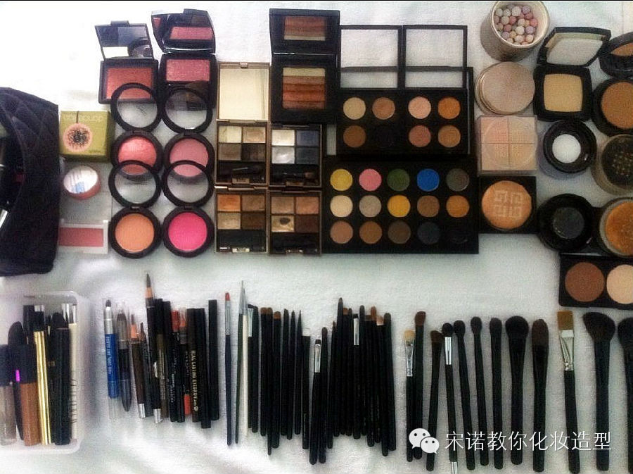 [转载]《宋诺教你化妆造型》化妆师应该如何摆台