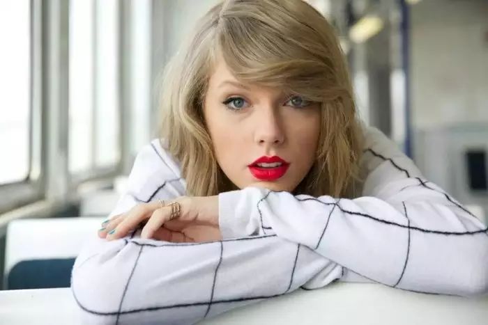 日进百万美元,颜好腿长的Taylor Swift是歌手也是捞金达人|...