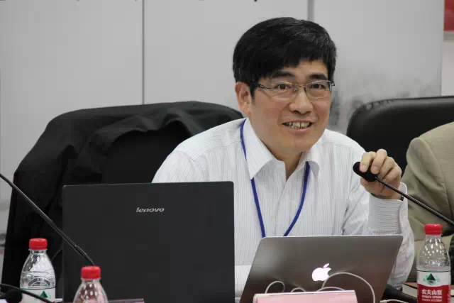 有了这两条路线，所以毛泽东既是“国父”也是“革命导师”。