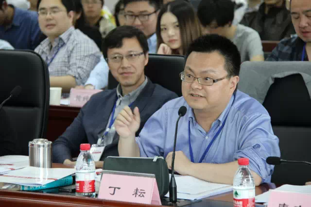 有了这两条路线，所以毛泽东既是“国父”也是“革命导师”。