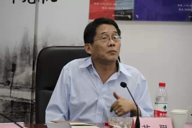 有了这两条路线，所以毛泽东既是“国父”也是“革命导师”。