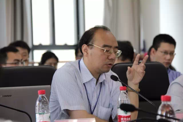 有了这两条路线，所以毛泽东既是“国父”也是“革命导师”。