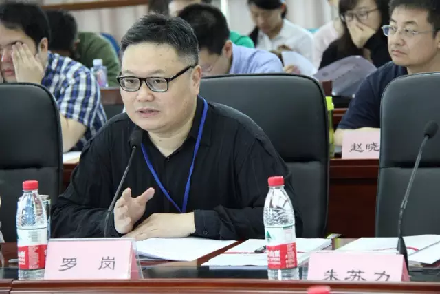 有了这两条路线，所以毛泽东既是“国父”也是“革命导师”。
