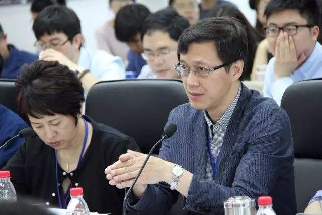 有了这两条路线，所以毛泽东既是“国父”也是“革命导师”。