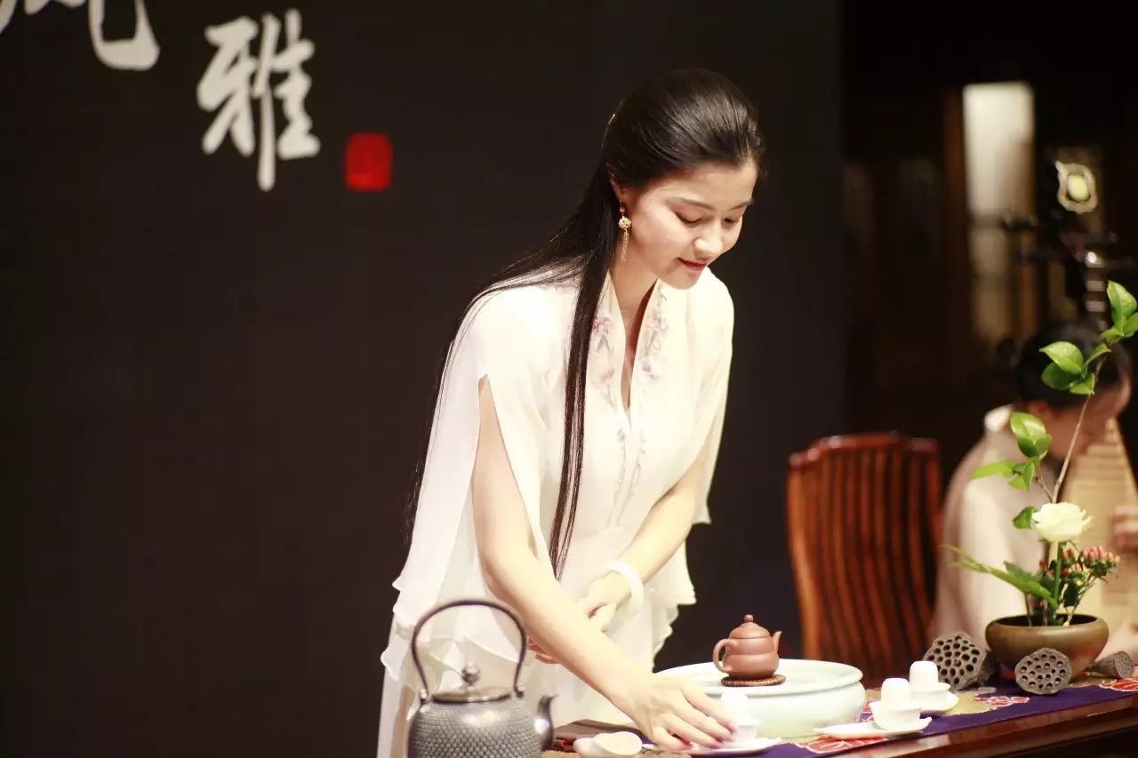 「一起风雅」第二期:茶仙子正式签约中国珠宝设计师