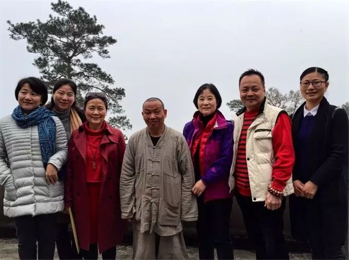 顺昌县佛教协会会长,合掌岩西安寺住持本圆法师是60后生人,祖籍福建