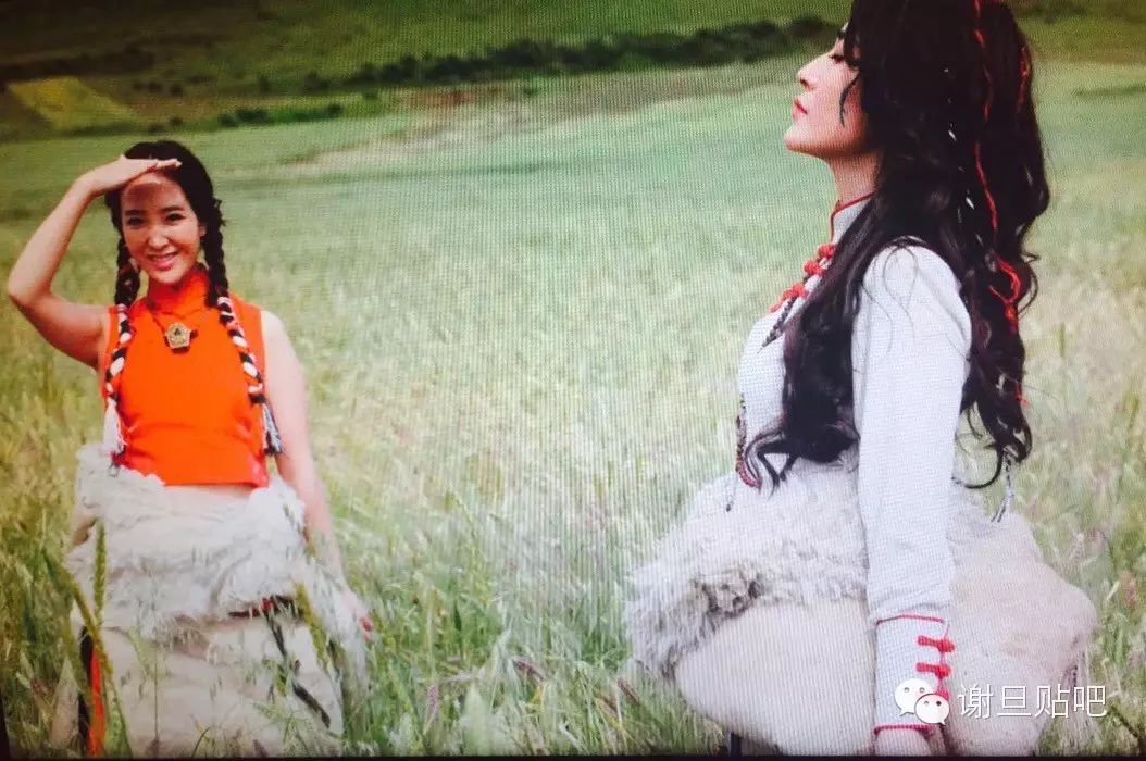 藏族著名女歌手兰卡措和阿斯根共同演绎经典歌曲在那东山顶上寻觅