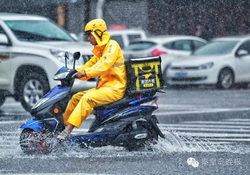 每当中午时间,一堆堆的外卖订单席卷过来,无论刮风,下雨,电闪雷鸣