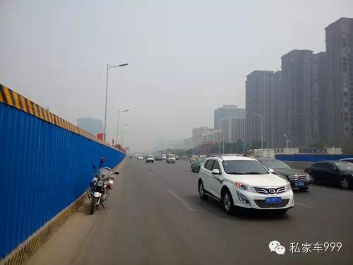 中州大道貨站街道路中間施工圍擋拆除道路恢復車行順暢
