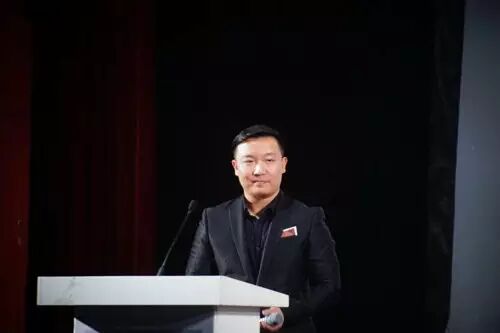 私家车999主播、开幕式主持：张嵩