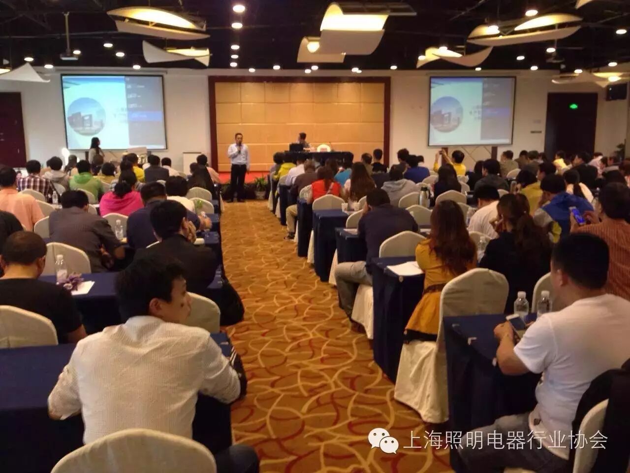 【会员动态】上海灯具城成功举办第2期光环境健康与家居生活公益讲座