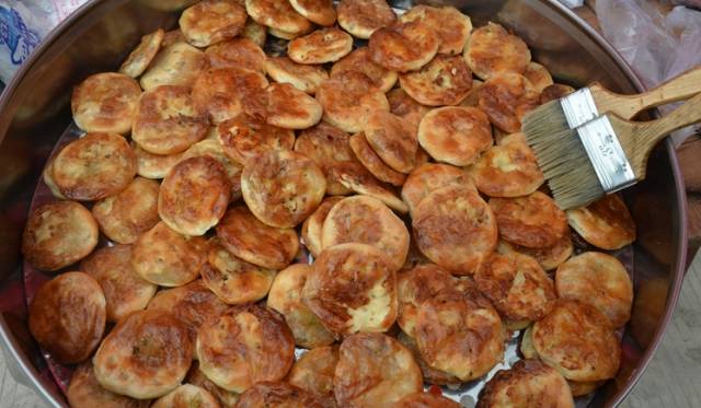 梅仙肉光饼尤溪老人又叫作柴头饼,属炉烤烙面食,福建的四大光饼之一