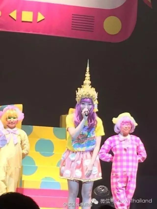 竹村桐子曼谷演唱会头戴泰式后冠被骂冒犯王后