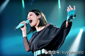 Italy pop singer Laura Pausini